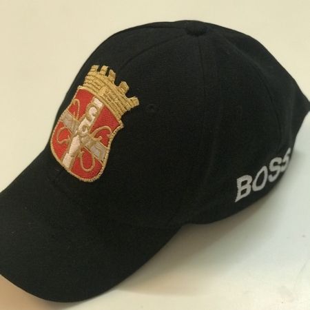 Logoservice - Boss-Kappe, mit einem Wappen-Aufnäher
