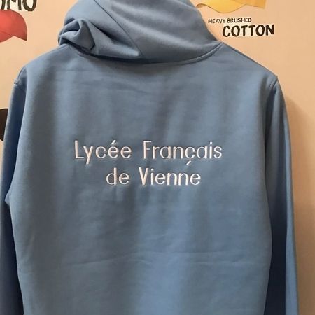 Logoservice - "Lycée français de Vienne"-Aufnäher, auf einem Hoodie