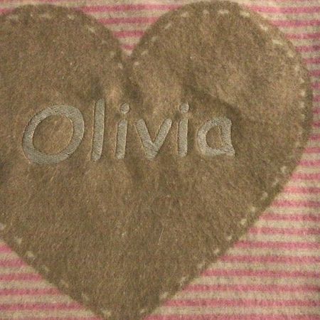 Logoservice - Olivia-Aufnäher, auf einem Herz